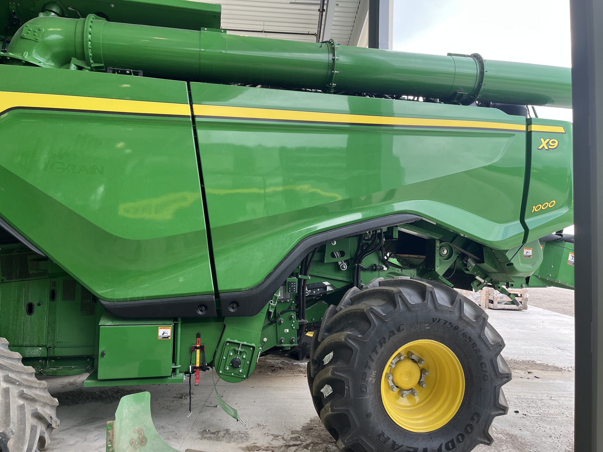  2025 John Deere X9 1000 at Heritage Tractor in Pittsburg, KS