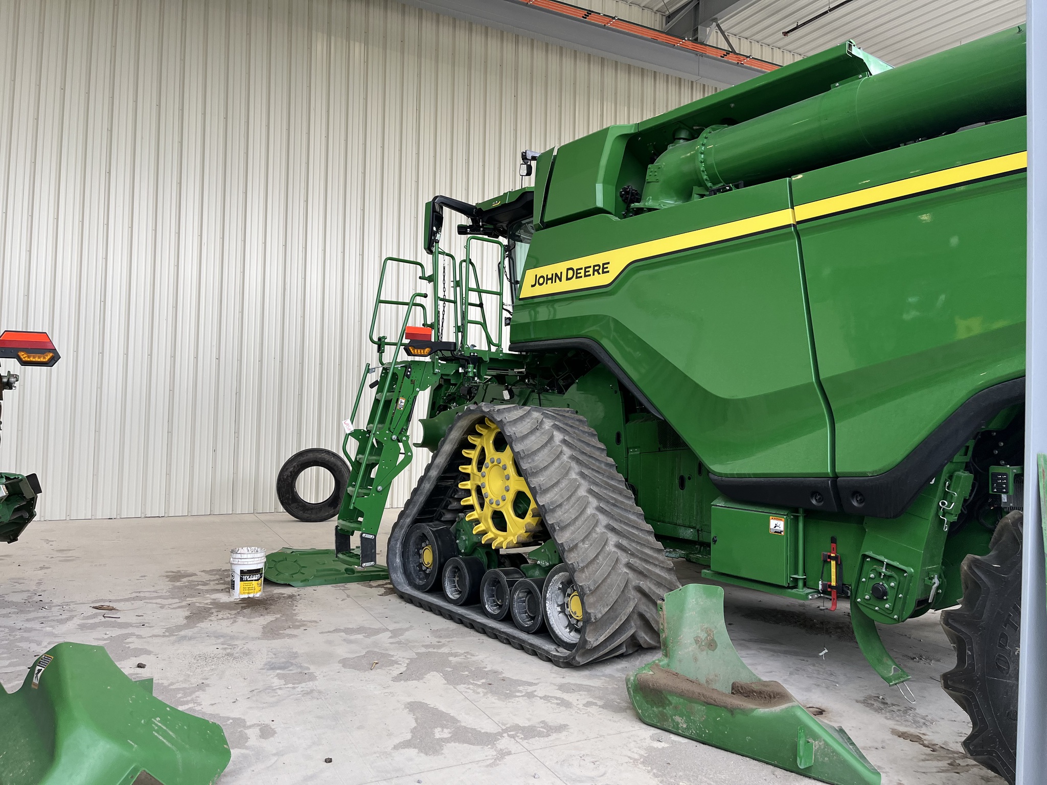  2025 John Deere X9 1000 at Heritage Tractor in Pittsburg, KS