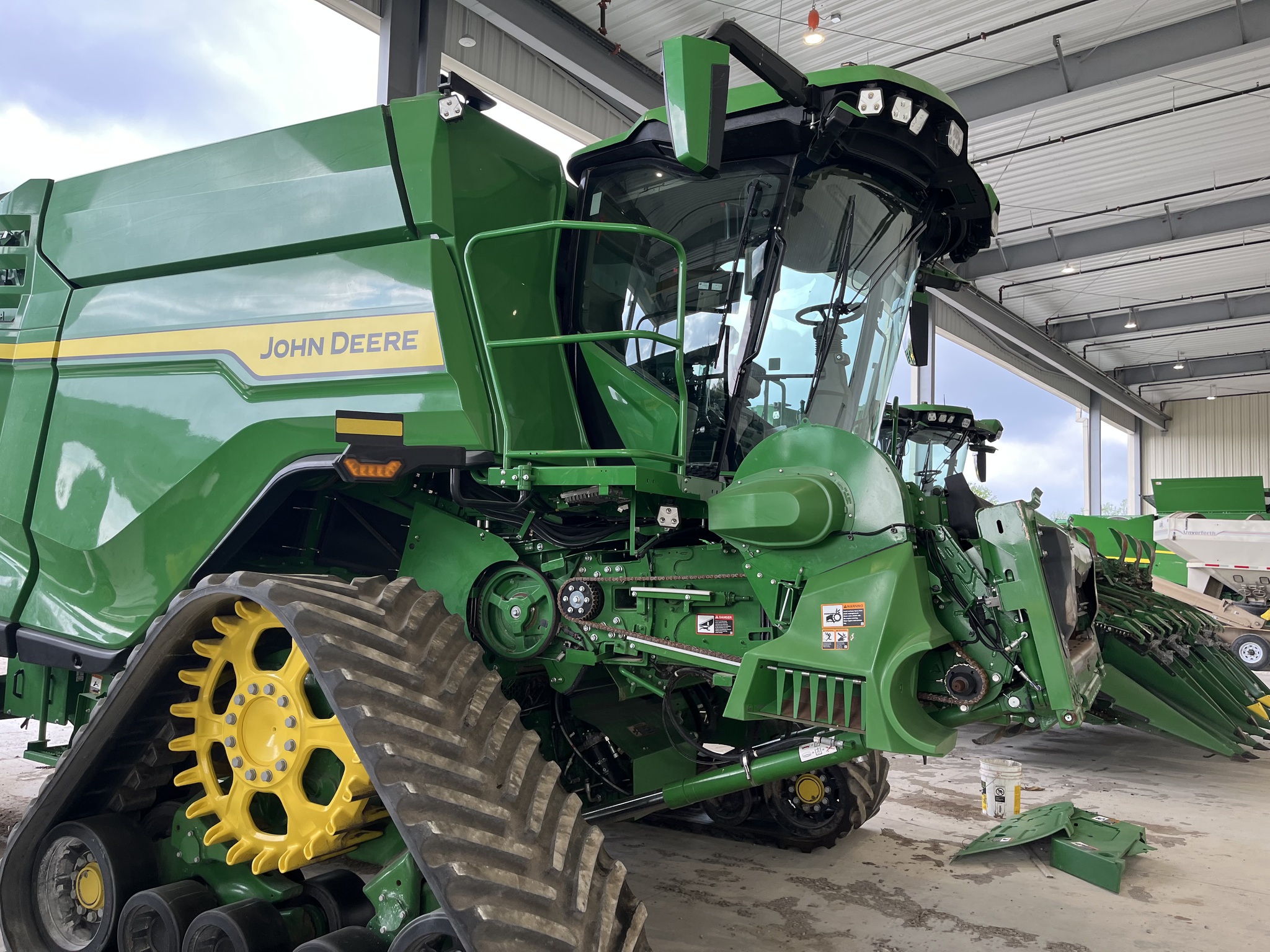  2025 John Deere X9 1000 at Heritage Tractor in Pittsburg, KS