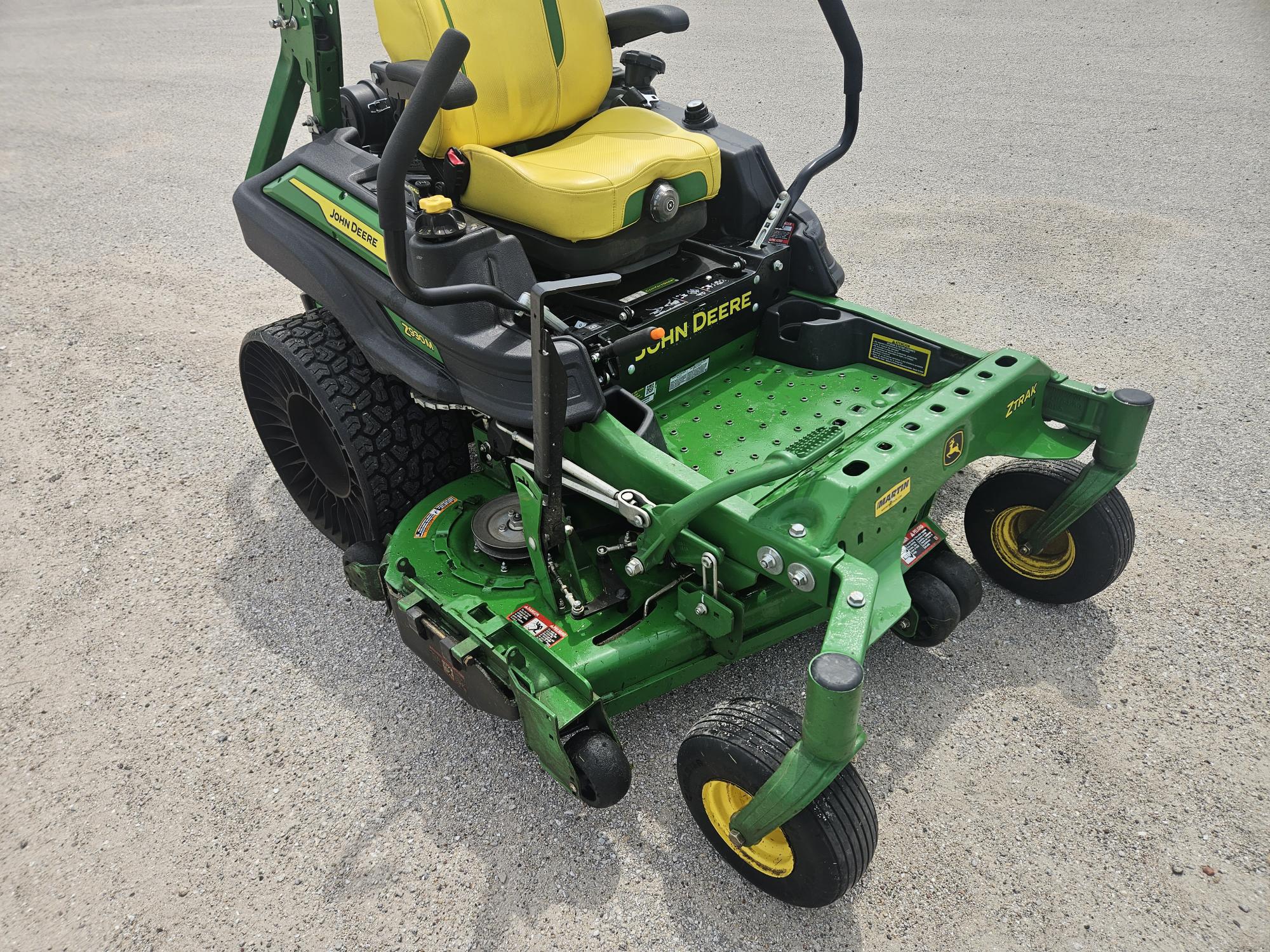  2024 John Deere Z930M at Heritage Tractor in Galesburg, IL