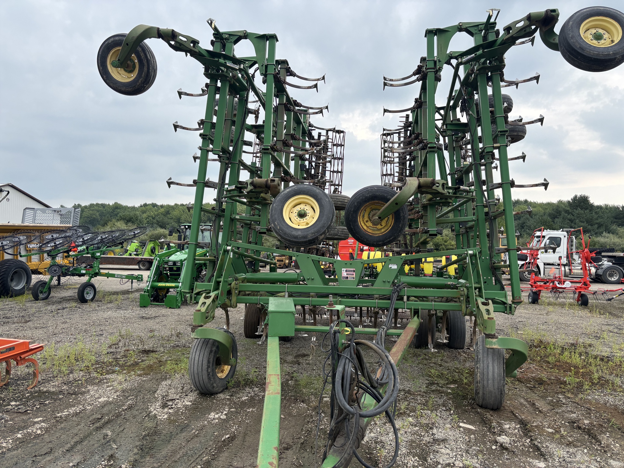 2005 John Deere 2210 Image 1