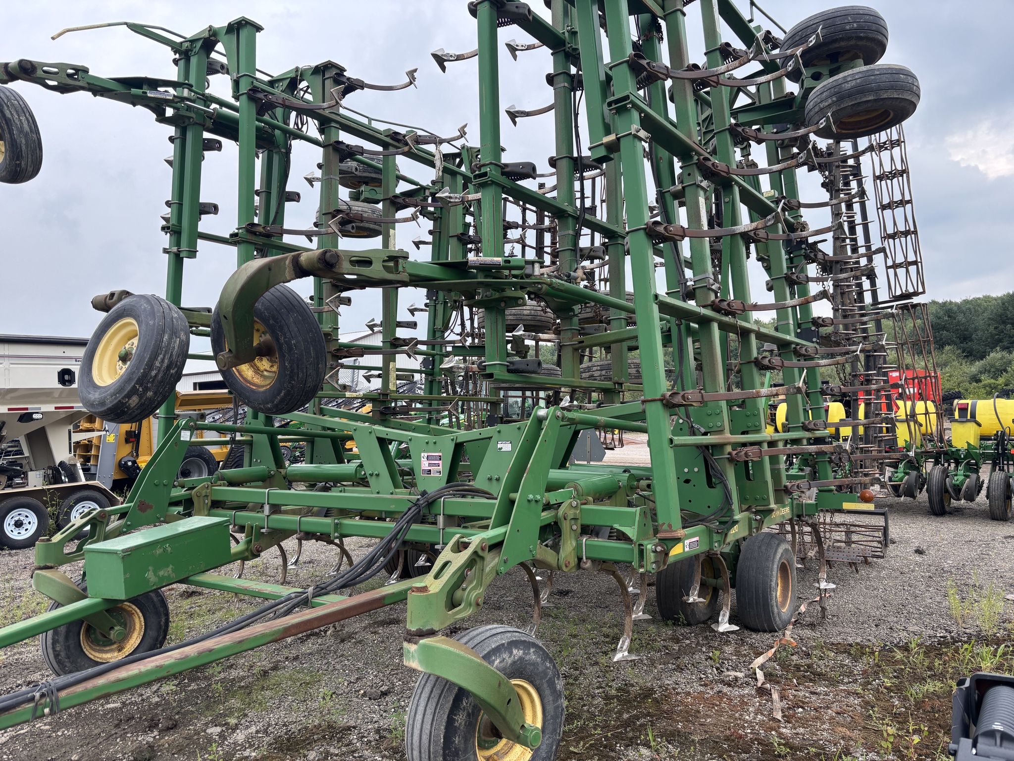 2005 John Deere 2210 Image 5