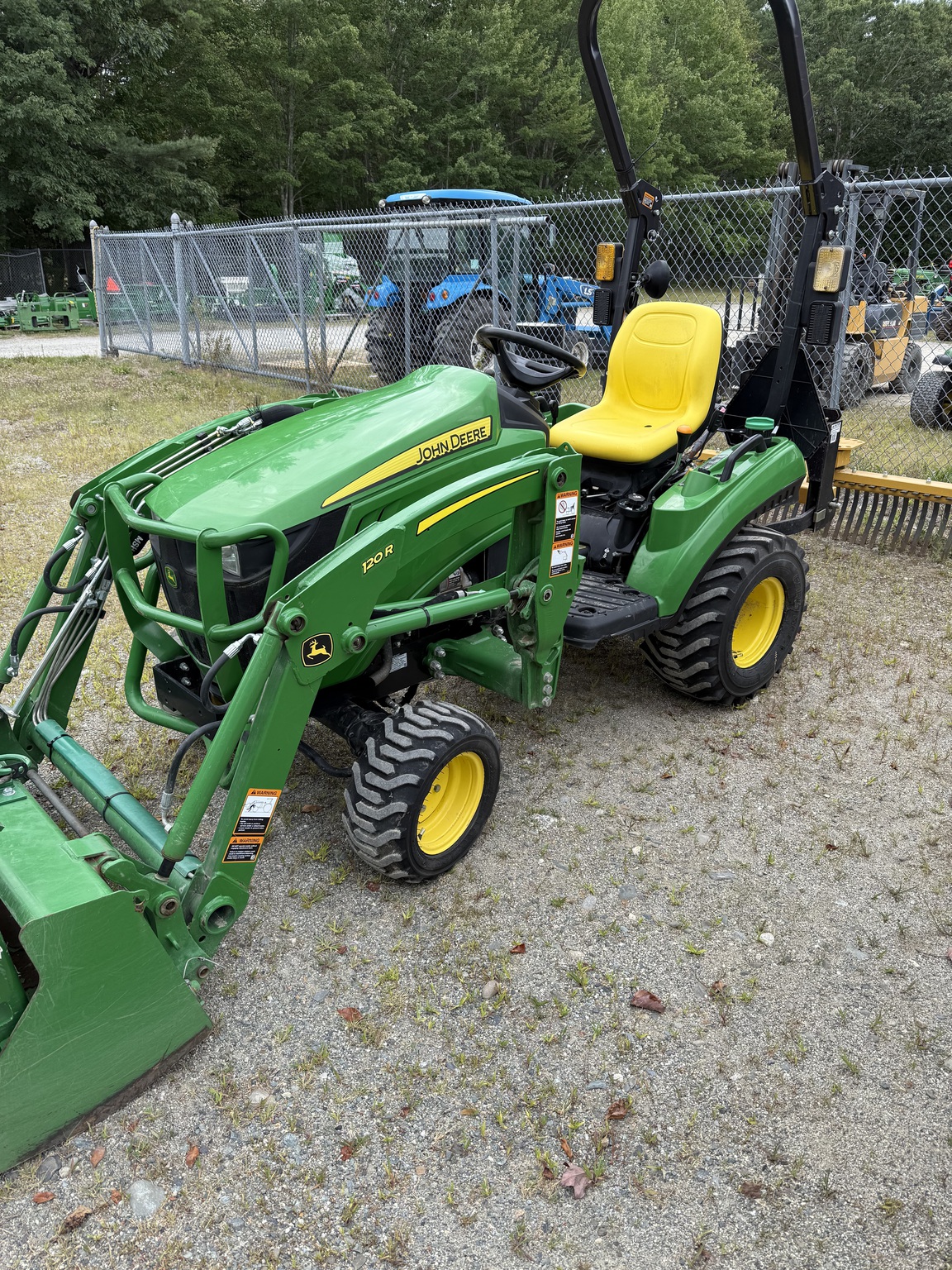 2022 John Deere 1023E Image 1