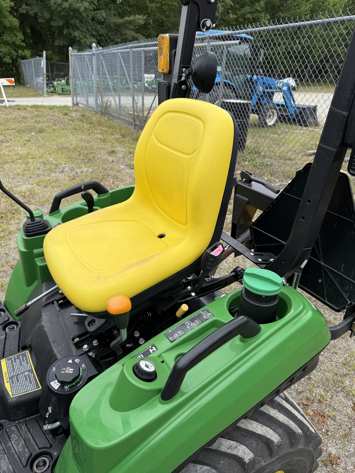 2022 John Deere 1023E Image 6