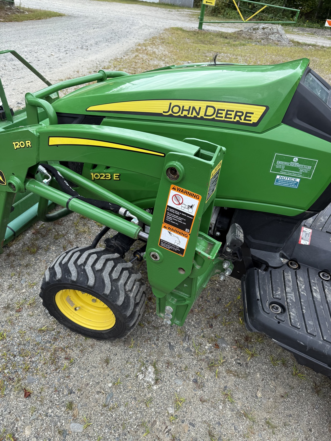 2022 John Deere 1023E Image 4