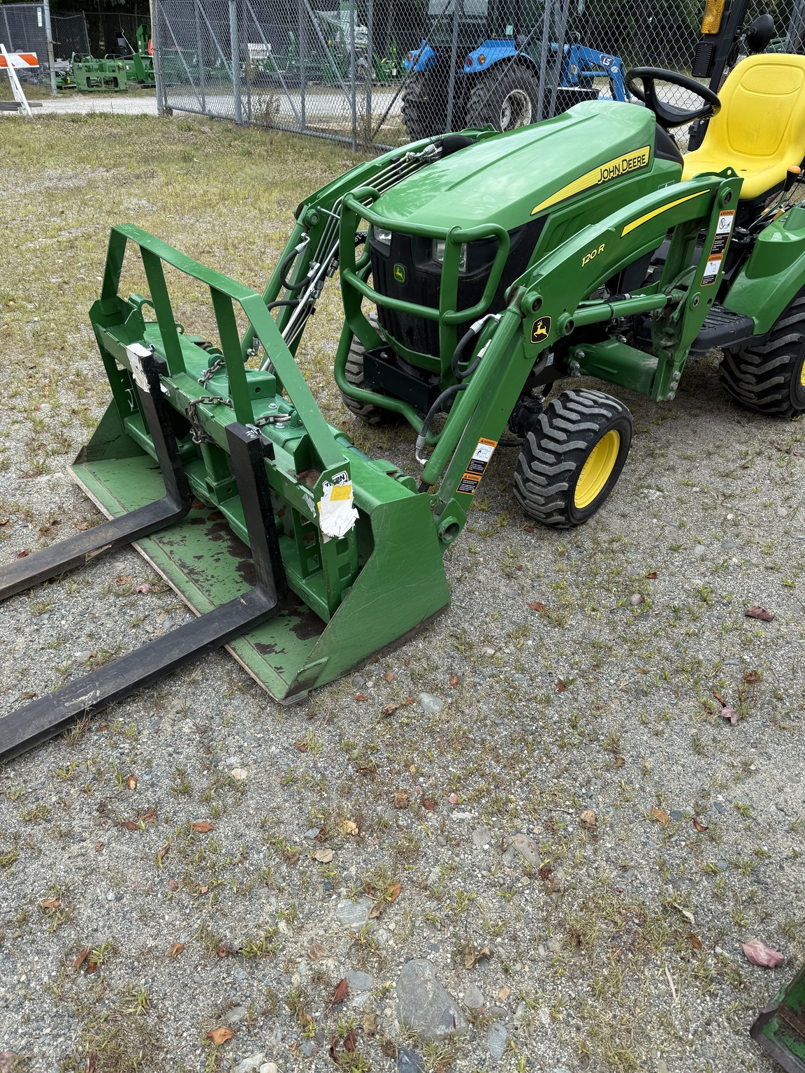 2022 John Deere 1023E Image 2
