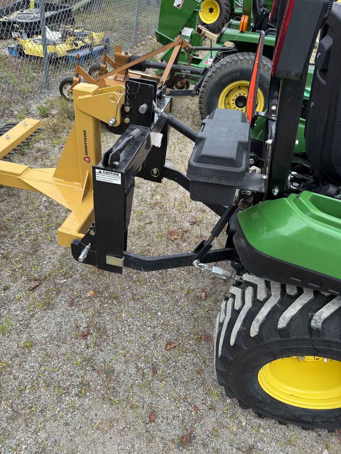 2022 John Deere 1023E Image 12