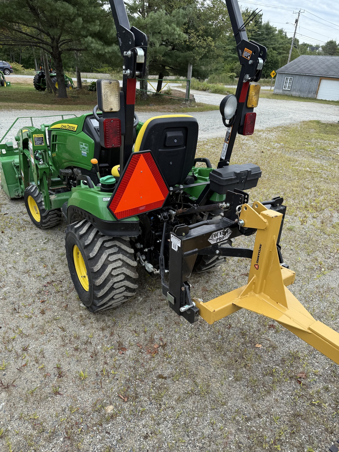 2022 John Deere 1023E Image 9