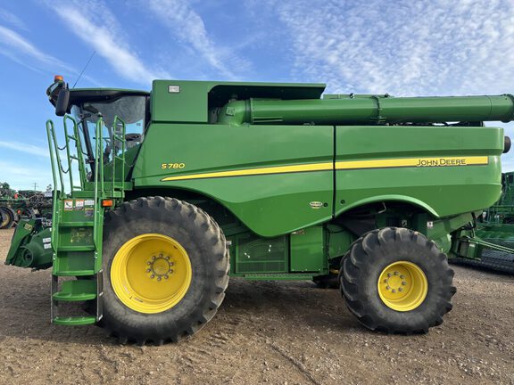 Used 2018 John Deere S780 Combines at Horizon Ag & Turf in Vermilion, AB - Photo3