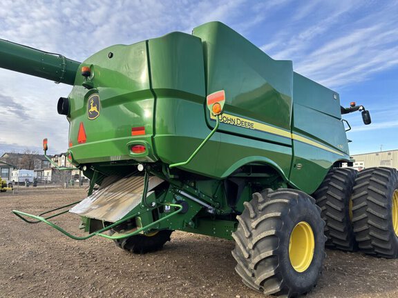 Used 2018 John Deere S780 Combines at Horizon Ag & Turf in Vermilion, AB - Photo7