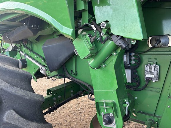 Used 2018 John Deere S780 Combines at Horizon Ag & Turf in Vermilion, AB - Photo24
