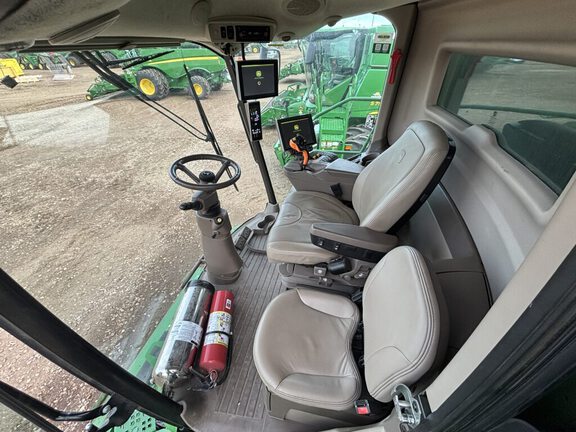 Used 2018 John Deere S780 Combines at Horizon Ag & Turf in Vermilion, AB - Photo14
