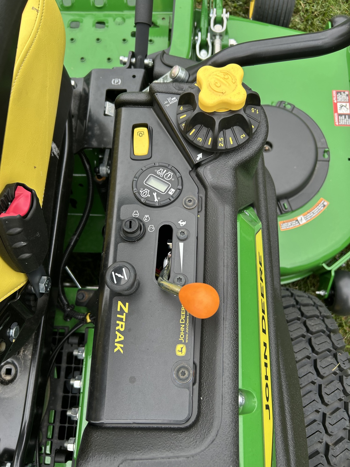 2025 John Deere Z950M Image 6