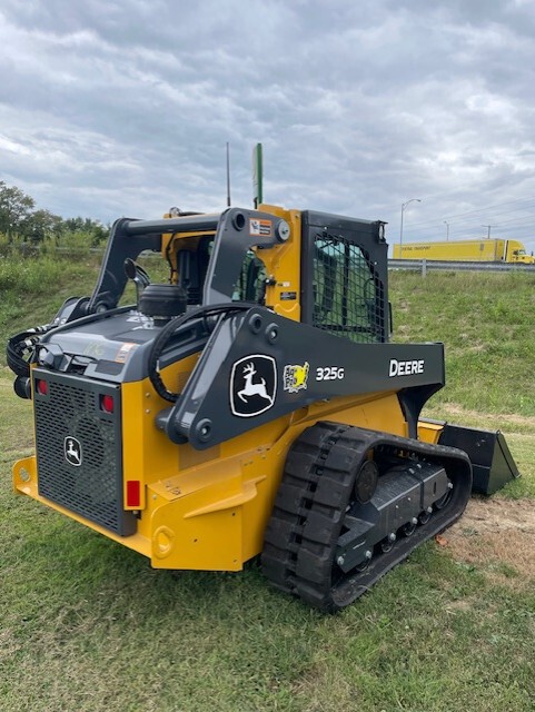 2025 John Deere 325G Image 4