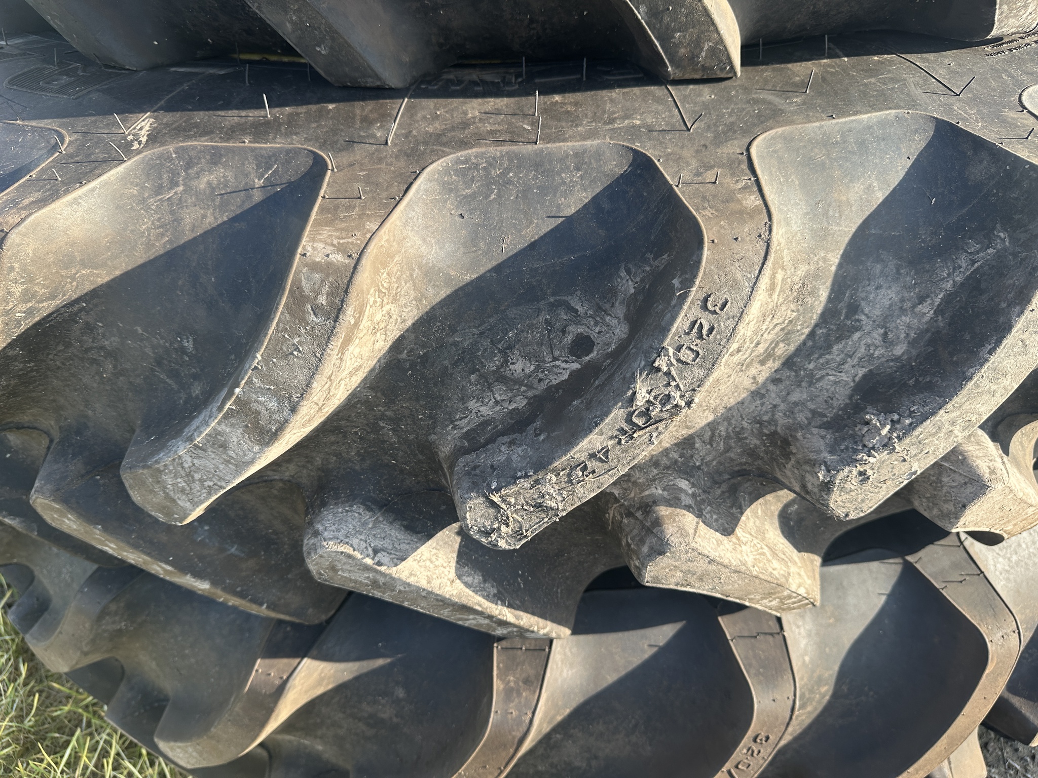 2021 Firestone 320/90R42 Image 3