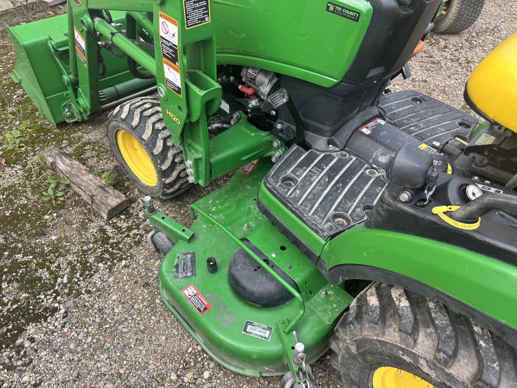 2017 John Deere 1025R Image 4