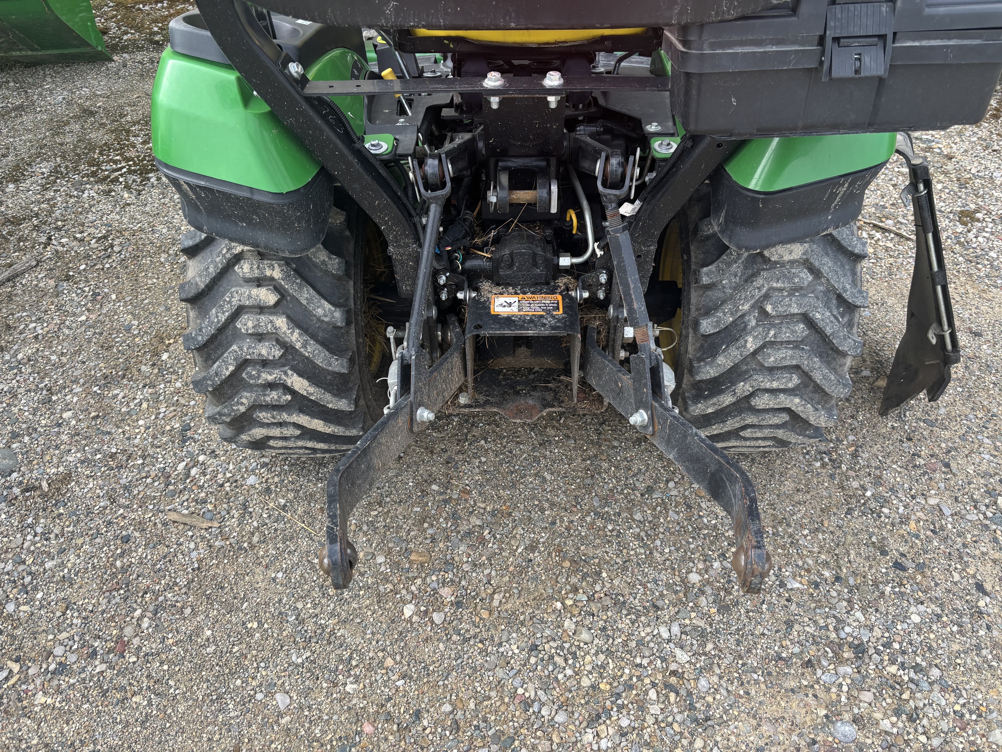 2017 John Deere 1025R Image 8