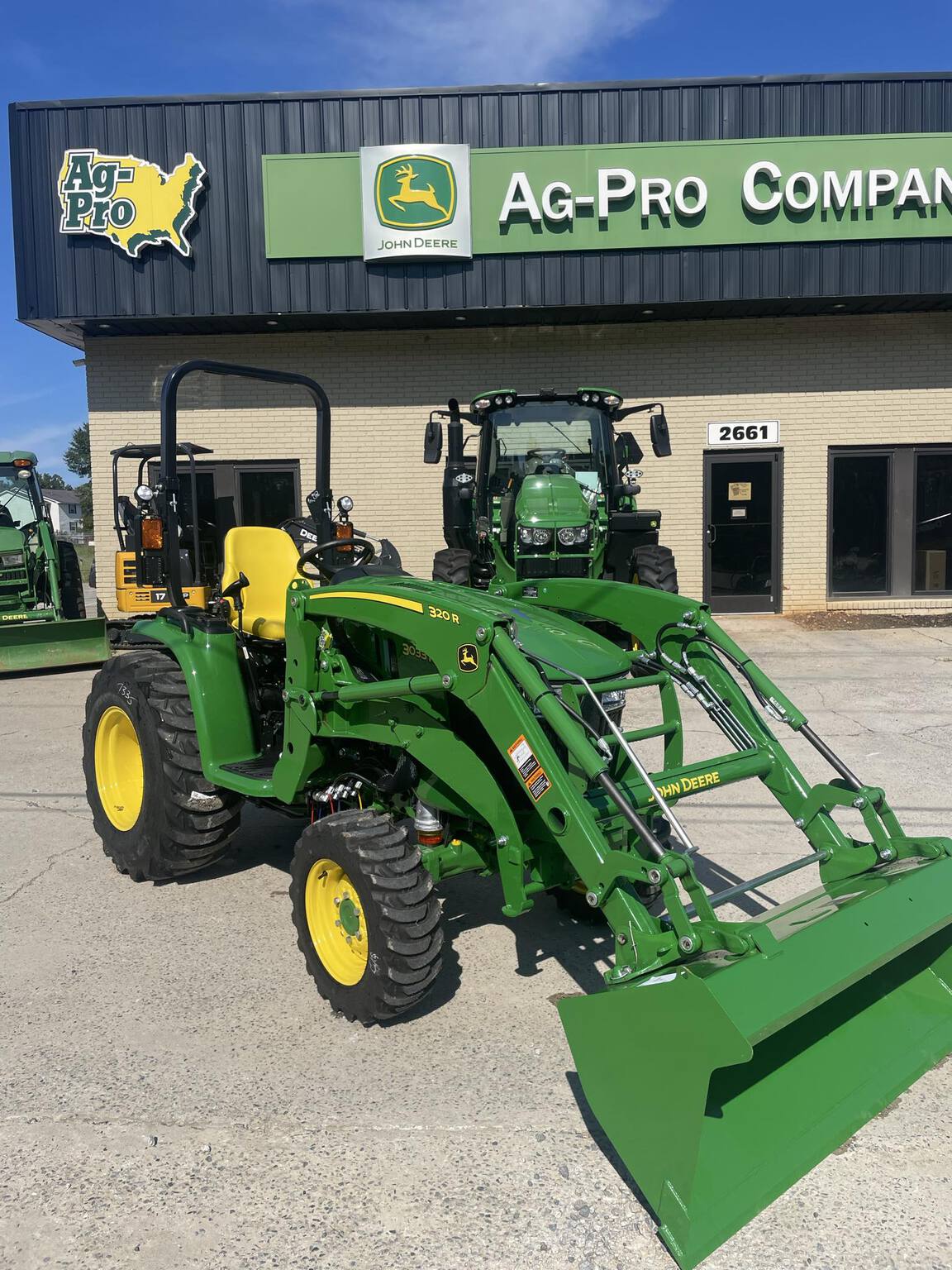 2025 John Deere 3033R Image 1