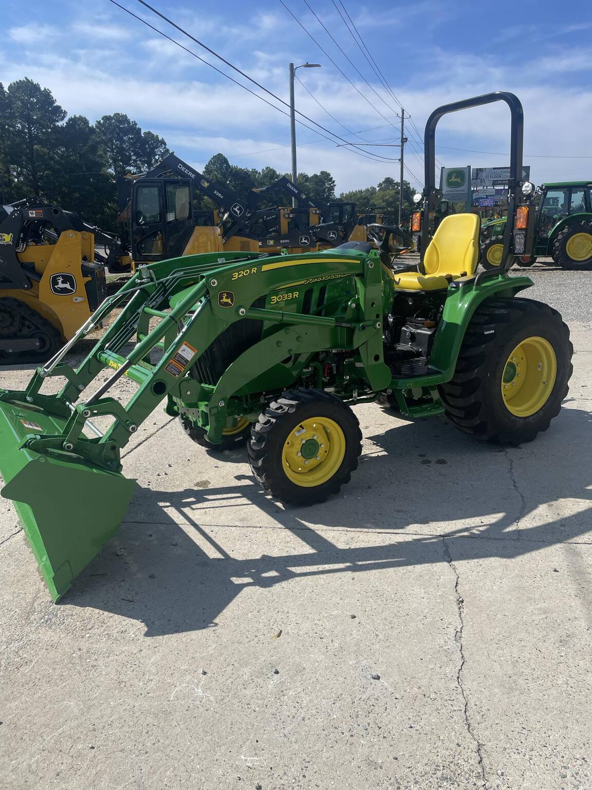 2025 John Deere 3033R Image 4