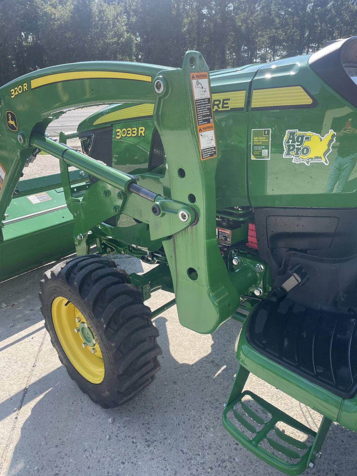 2025 John Deere 3033R Image 6