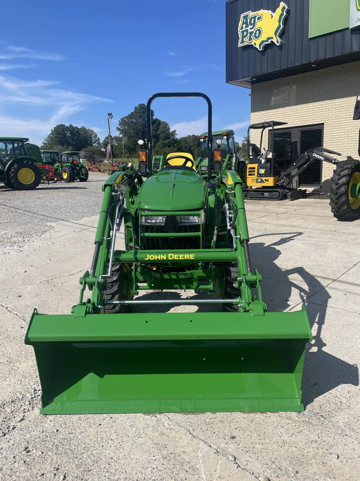 2025 John Deere 3033R Image 7