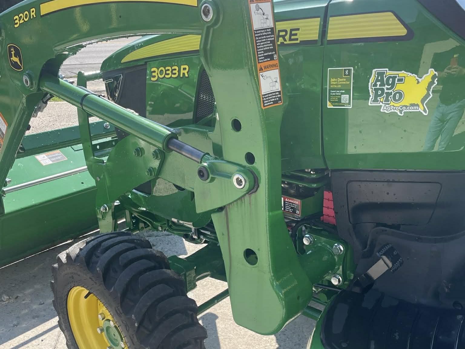 2025 John Deere 3033R Image 6