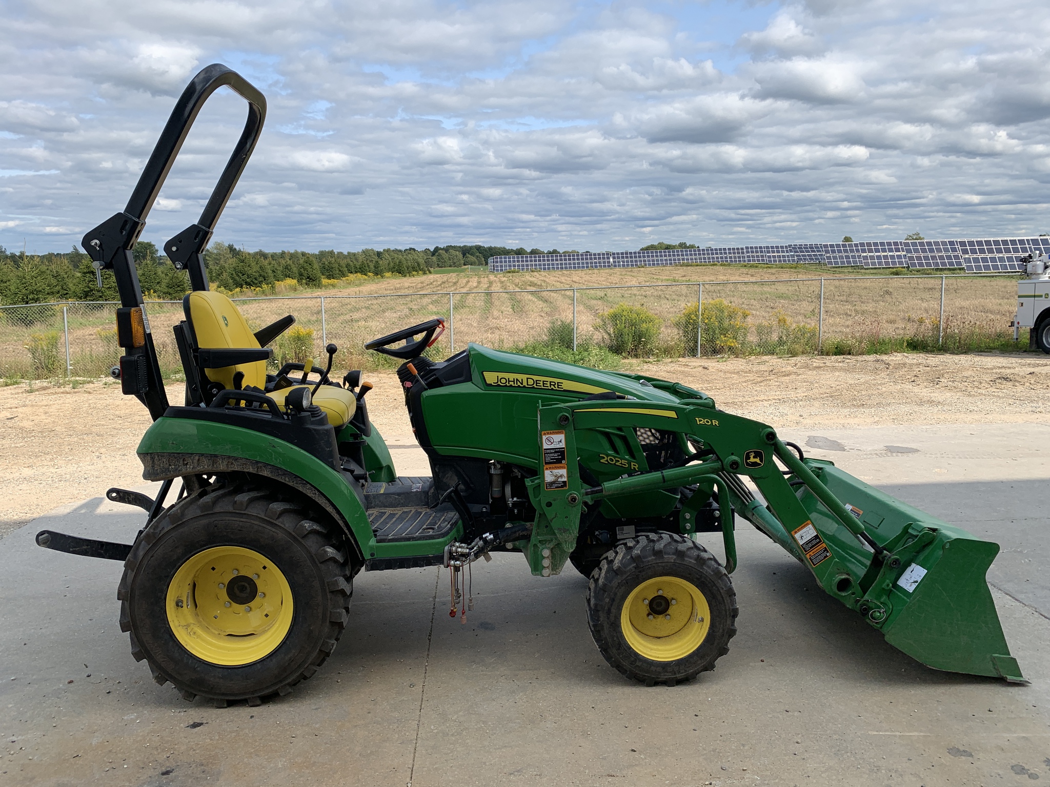2022 John Deere 2025R