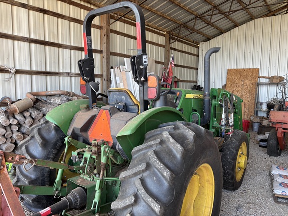 2015 John Deere 5075E Photo 3