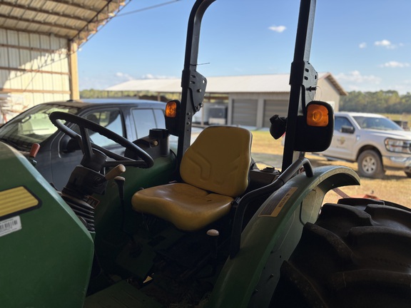 2015 John Deere 5075E Photo 5