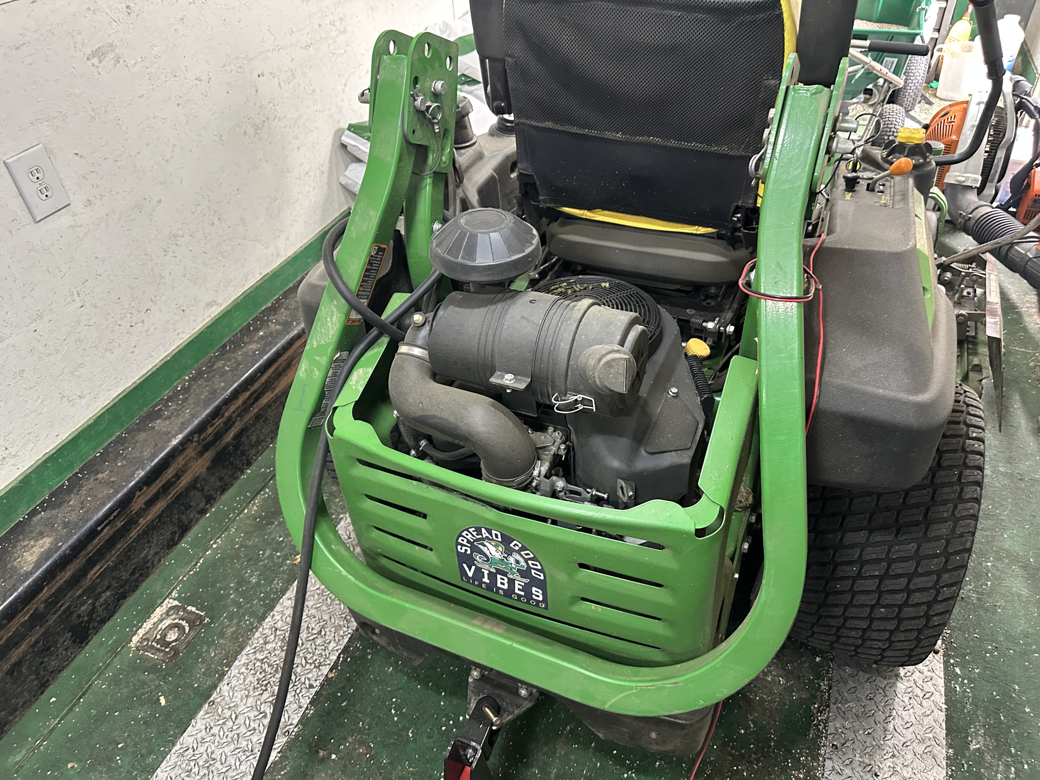 2022 John Deere Z930R Image 4