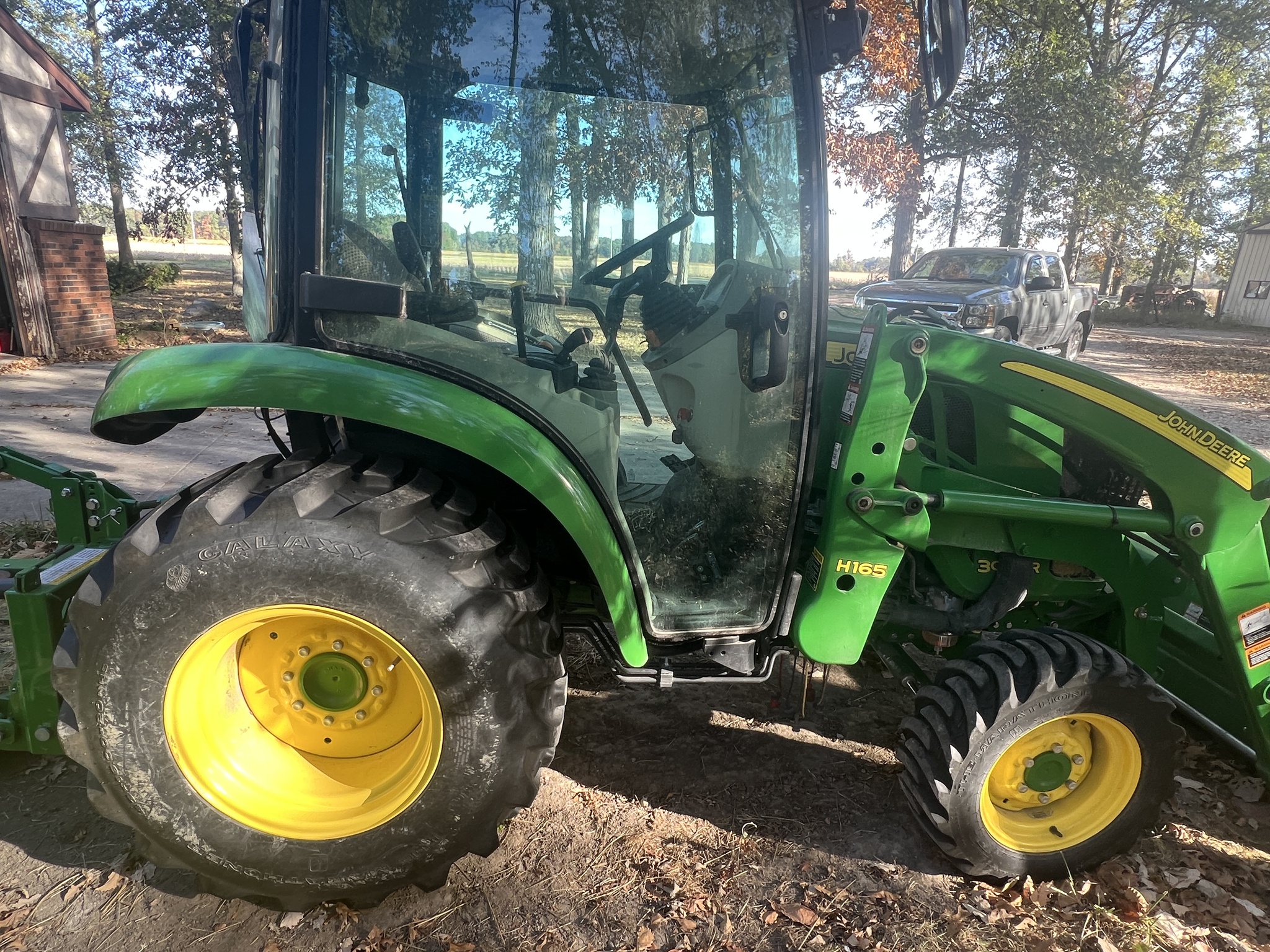 2016 John Deere 3039R Image 6