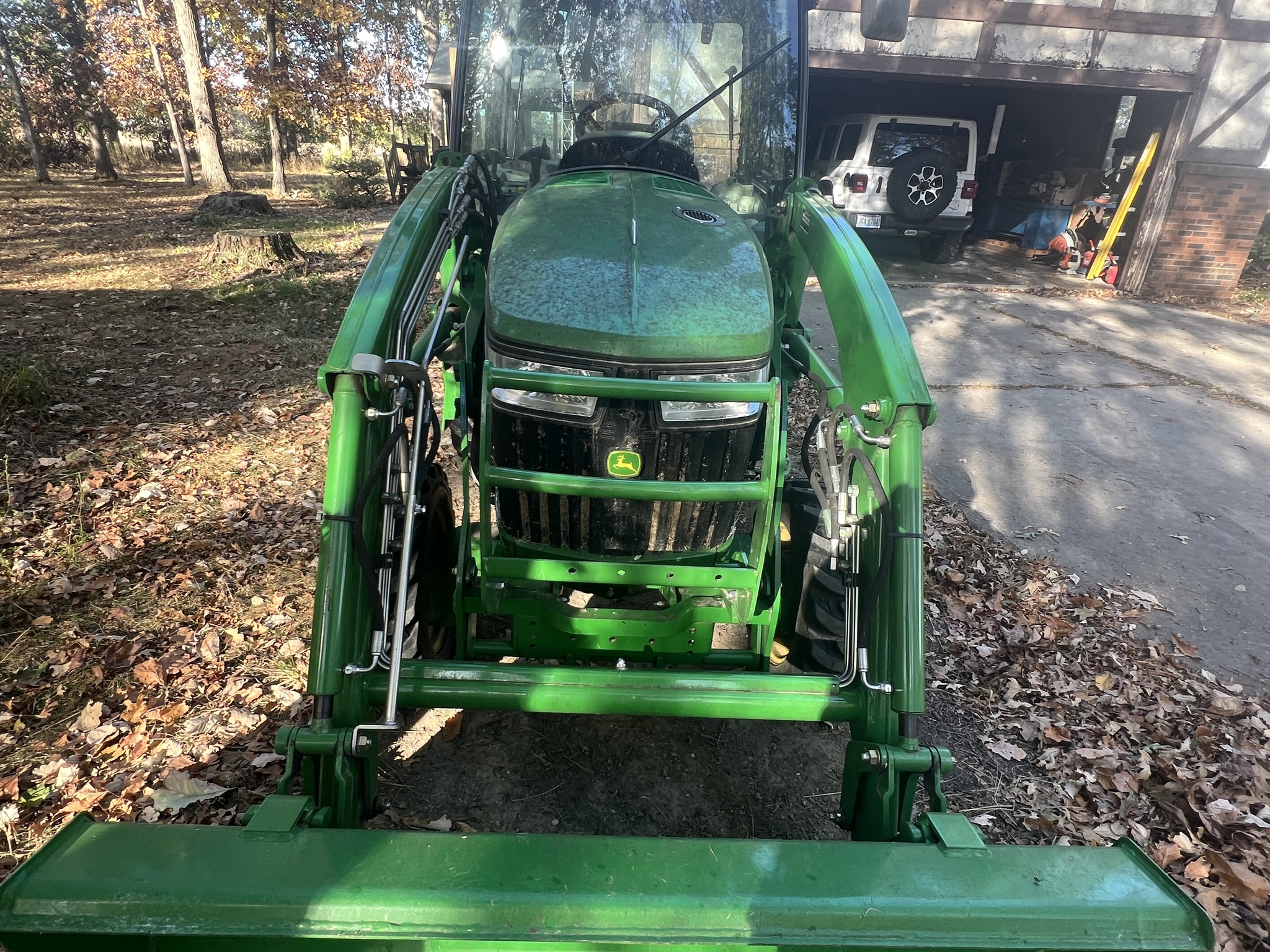 2016 John Deere 3039R Image 8