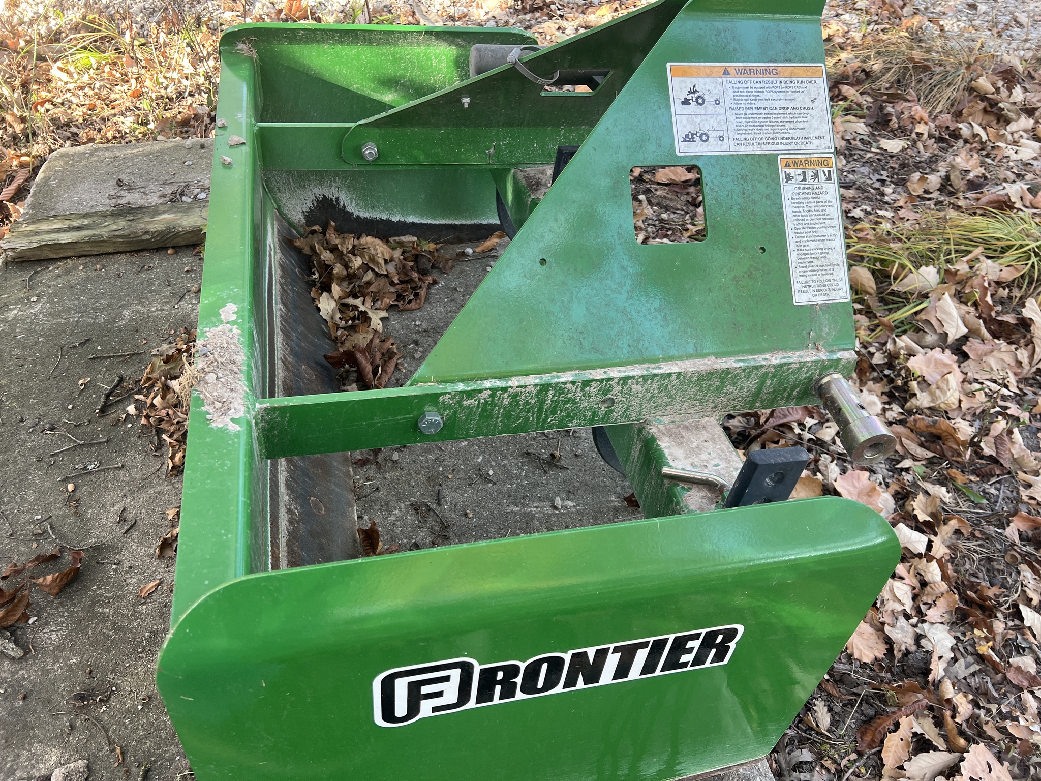 2016 John Deere 3039R Image 17
