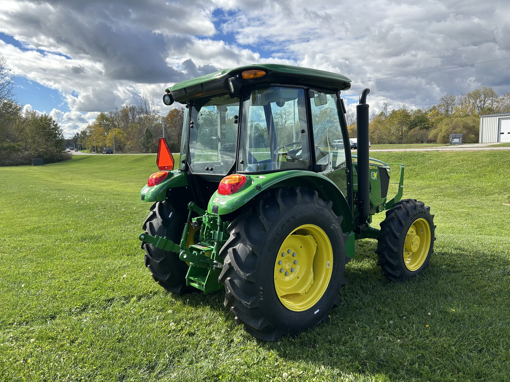2025 John Deere 5075E Image 6