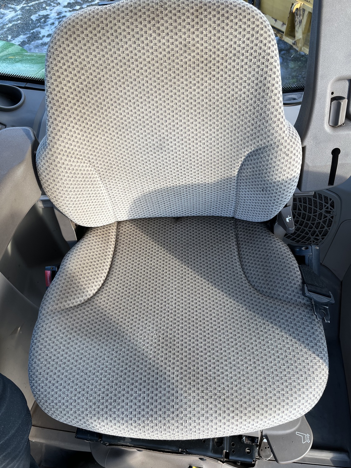 2021 John Deere 6130R Image 17