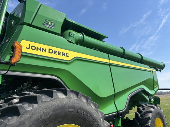Used 2022 John Deere X9 1000 Combines at Koenig Equipment in Oxford, OH - Photo19