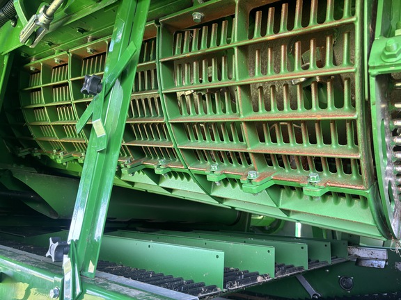 Used 2022 John Deere X9 1000 Combines at Koenig Equipment in Oxford, OH - Photo36