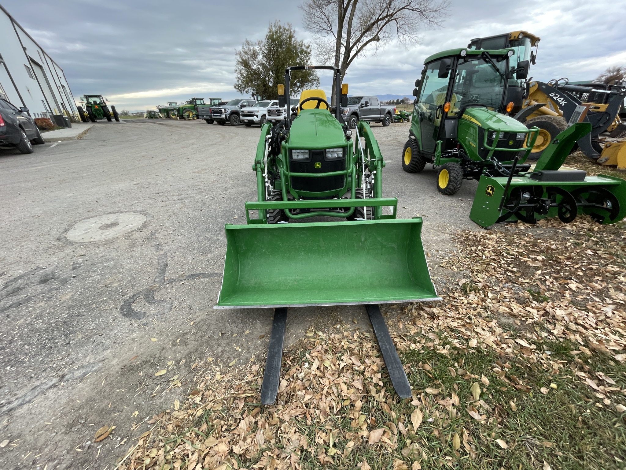 2023 John Deere 1025R Image 4