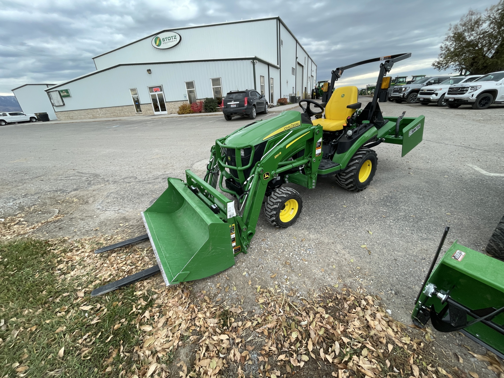 2023 John Deere 1025R Image 1