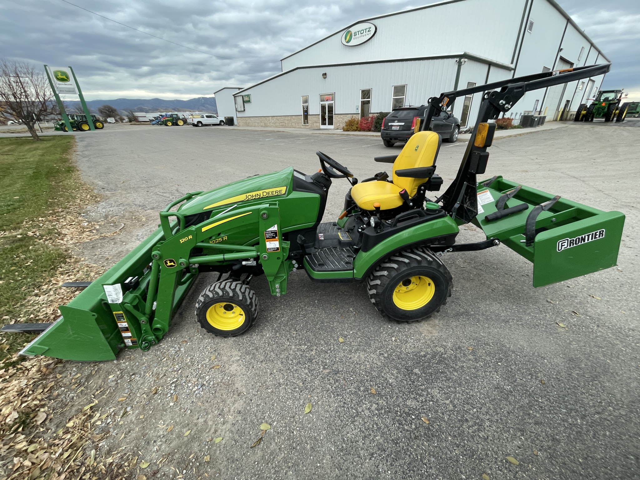 2023 John Deere 1025R Image 5