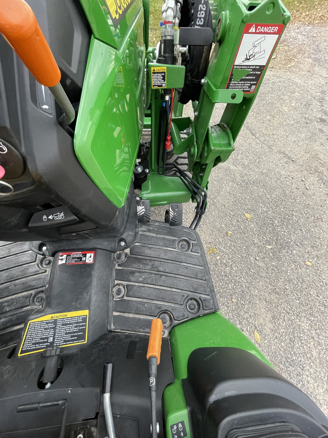 2023 John Deere 1025R Image 18