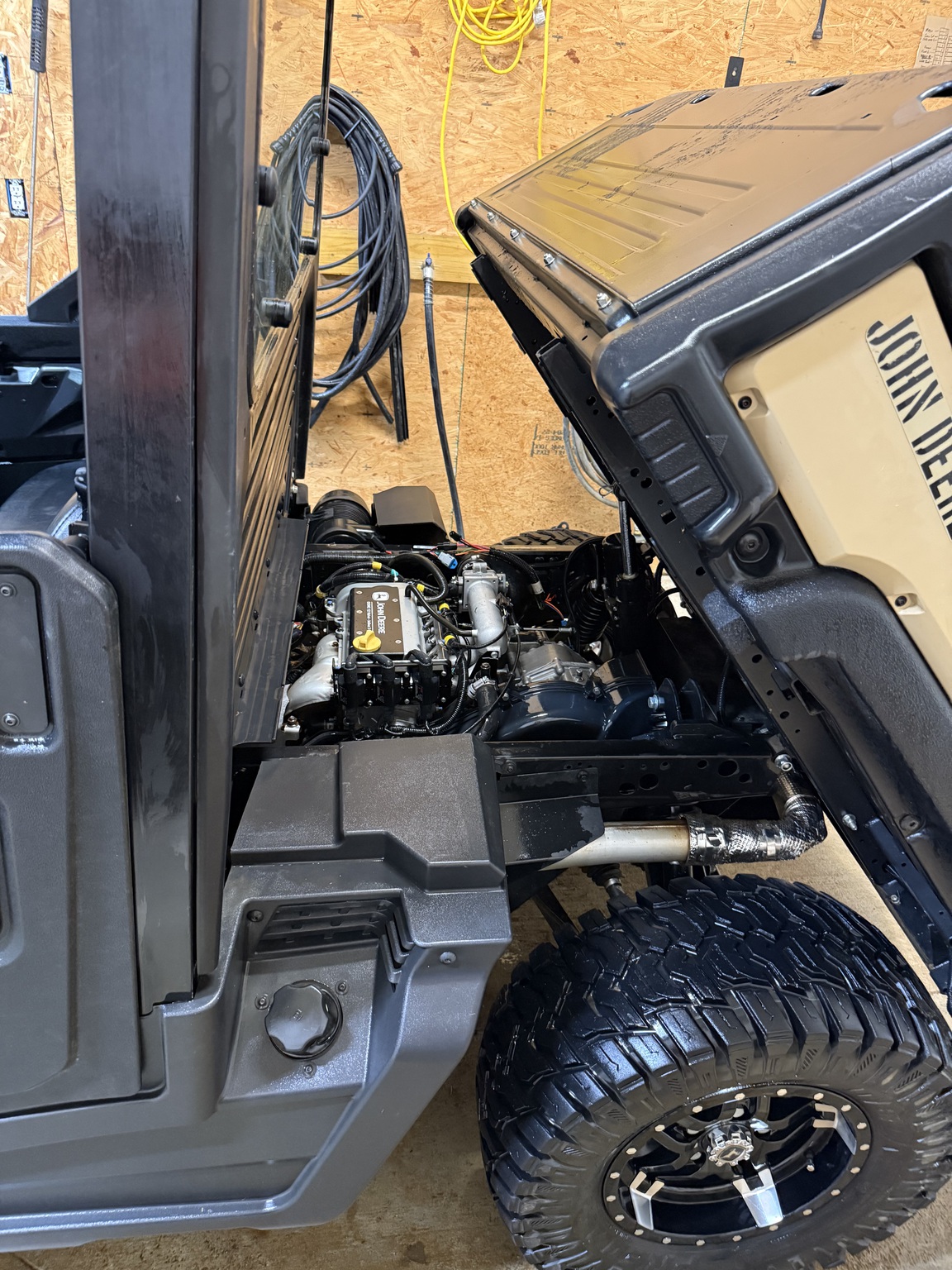 2023 John Deere 835MH Image 3