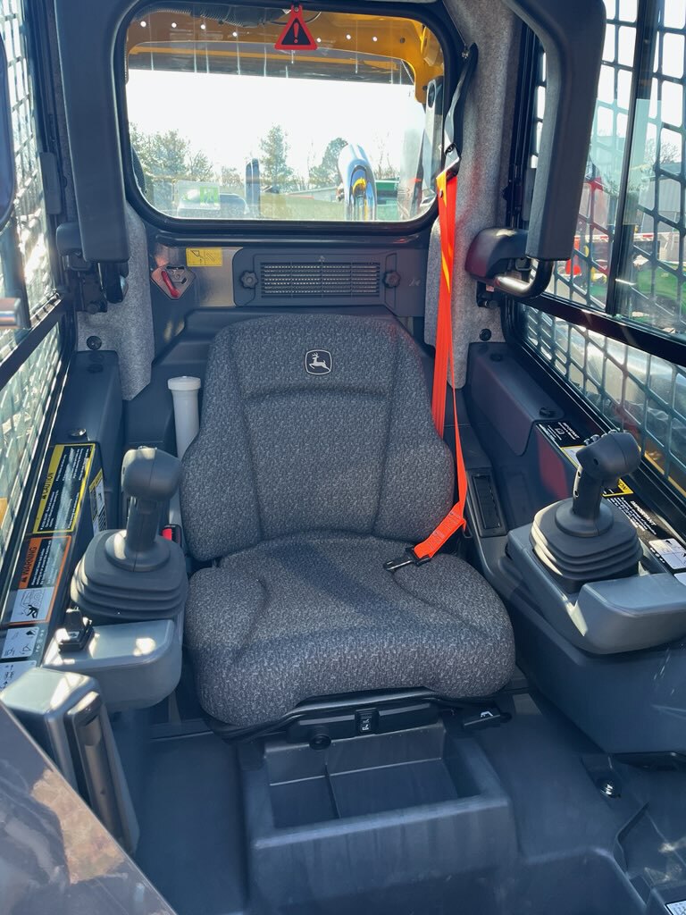 2025 John Deere 325G Image 3