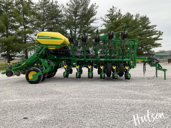 Photo of 2016 John Deere 1795