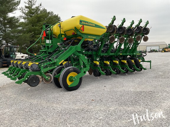 Photo of 2016 John Deere 1795