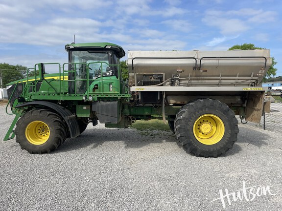 Photo of 2022 John Deere 800R