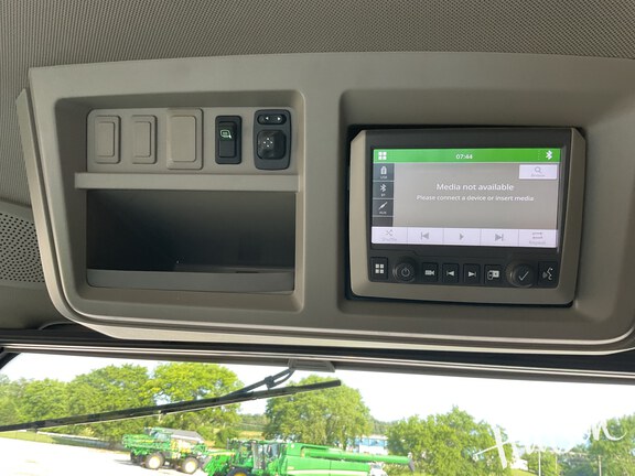 Photo of 2022 John Deere 800R
