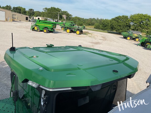 Photo of 2022 John Deere 800R