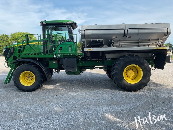 Photo of 2022 John Deere 800R
