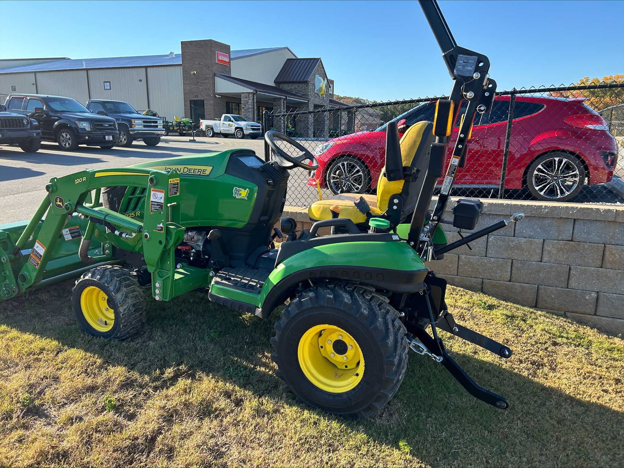 2026 John Deere 1025R Image 3